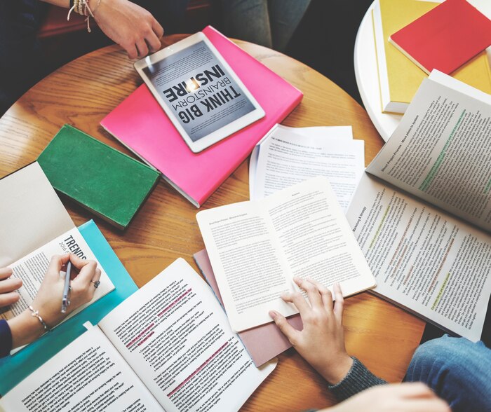 Traditional Publishing vs Self-Publishing: Which Is Right for You? Traditional Publishing vs Self-Publishing